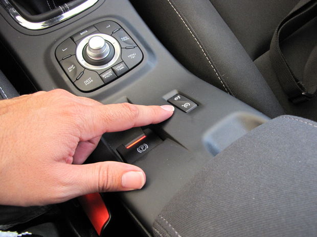 Týmto sú Renaulty povestné, tlačidlo tempomatu nájdete
vždy tam, kde to čakáte najmenej.