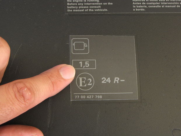 Testovaný motor ešte nemal časticový filter. Prezrádza to
toto číslo (koeficient absorpcie svetla). Verzie s filtrom majú na štítku
číslo 0,51.