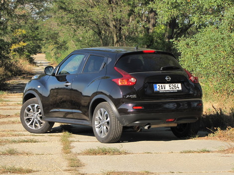 Juke Shiro je vlajkovou loďou tohto modelového
radu. Svoju vysokú cenu ospravedlňuje bohatou sériovou výbavou a vyspelou
technikou. Skutočne tu nič dôležité nechýba.