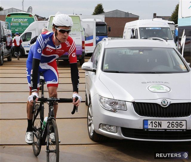 Jeden z favoritom, Brit Bradley Wiggins, preteky nedokončil a
odstúpil predčasne.