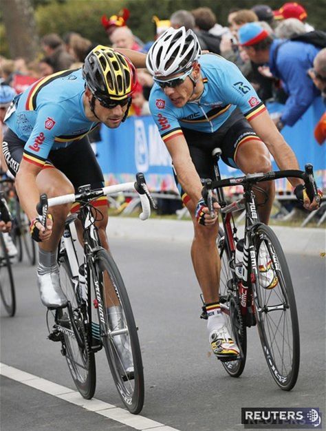 Belgický rozhovor. Vpravo nový majster sveta Philippe
Gilbert a Tom Boonen.