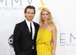 Herečka Claire Danes (v šatách Lanvin) a jej manžel
Hugh Dancy.