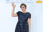 Herečka Lena Dunham prišla v šatách z dielne Prada. 