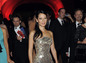 Herečka Lucy Liu v róbe z kolekcie Versace. 