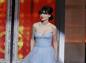 Herečka Zooey Deschanel v róbe Reem Acra.