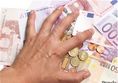 (typo - nepouzivat v orise) peniaze, euro, eurá, bankovky, mince, úver, hypotéka, splátka
