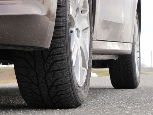 Ak sa radi ukazujete, Peugeot vám k najvyššej výbave za
ďalších 200 eur rád ponúkne aj tieto 16-palcové zliatinové disky kolies.
Testované auto bolo obuté na pneumatikách Kleber Krisalp HP2 s rozmermi
195/55 R 16.