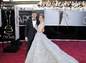 Amy Adams, nominovaná za výkon vo filme The Master,
prišla v róbe od Oscara de la Rentu. V sprievode svojho snúbenca.  