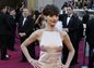 Anne Hathaway v róbe Prada budila pozornosť - jej šaty
totiž opticky zdôrazňovali bradavky. 