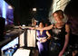 Nicole Kidman v zákulisí čaká na pokyna, aby mohla
vyjsť na pódium. 