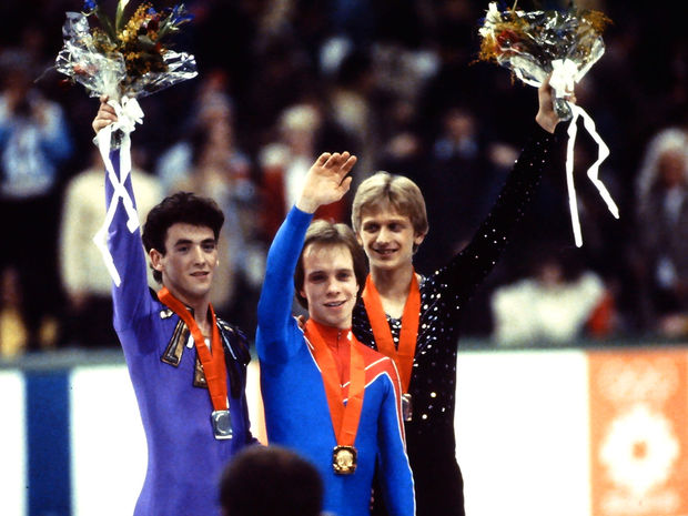 Medailisti zo zimnej olympiády v Sarajeve - zľava
strieborný Brian Orser, zlatý Scott Hamilton a Jozef Sabovčík.