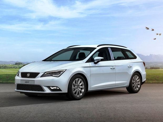 Nový Leon ST patrí nepochybne k najkrajším kombíkom na
trhu. V porovnaní s päťdverovým hatchbackom je dlhší o 272 mm.