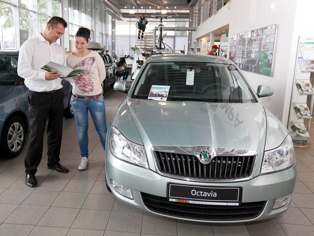 Vlani narástol trh s osobnými autami o 7,9 percenta.
Zároveň dosiahol najlepší výsledok od krízového roka 2010. Stále však
platí, že najväčší podiel pripadá na nákup firiem. Bežní spotrebitelia
sú v menšine.