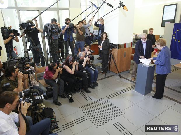 Nemecká kancelárka Angela Merkelová volila v nedeľu v
Berlíne.