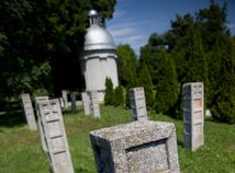 Poničený sovietsky cintorín v Poľsku majú na svedomí deti