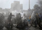 V ukrajinskom hlavnom meste vo štvrtok prepukli nepokoje<br /><br /><br /><br /> vyvolané snahou radnice rozobrať barikády na centrálnom Námestí<br /><br /><br /><br /> nezávislosti.