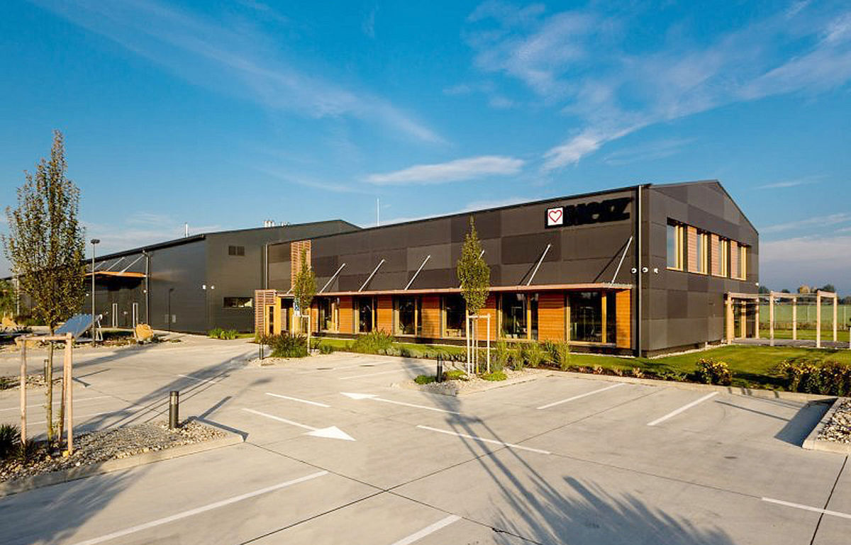Logistické, administratívne a školiace centrum HERZ
Slovensko, Bernolákovo