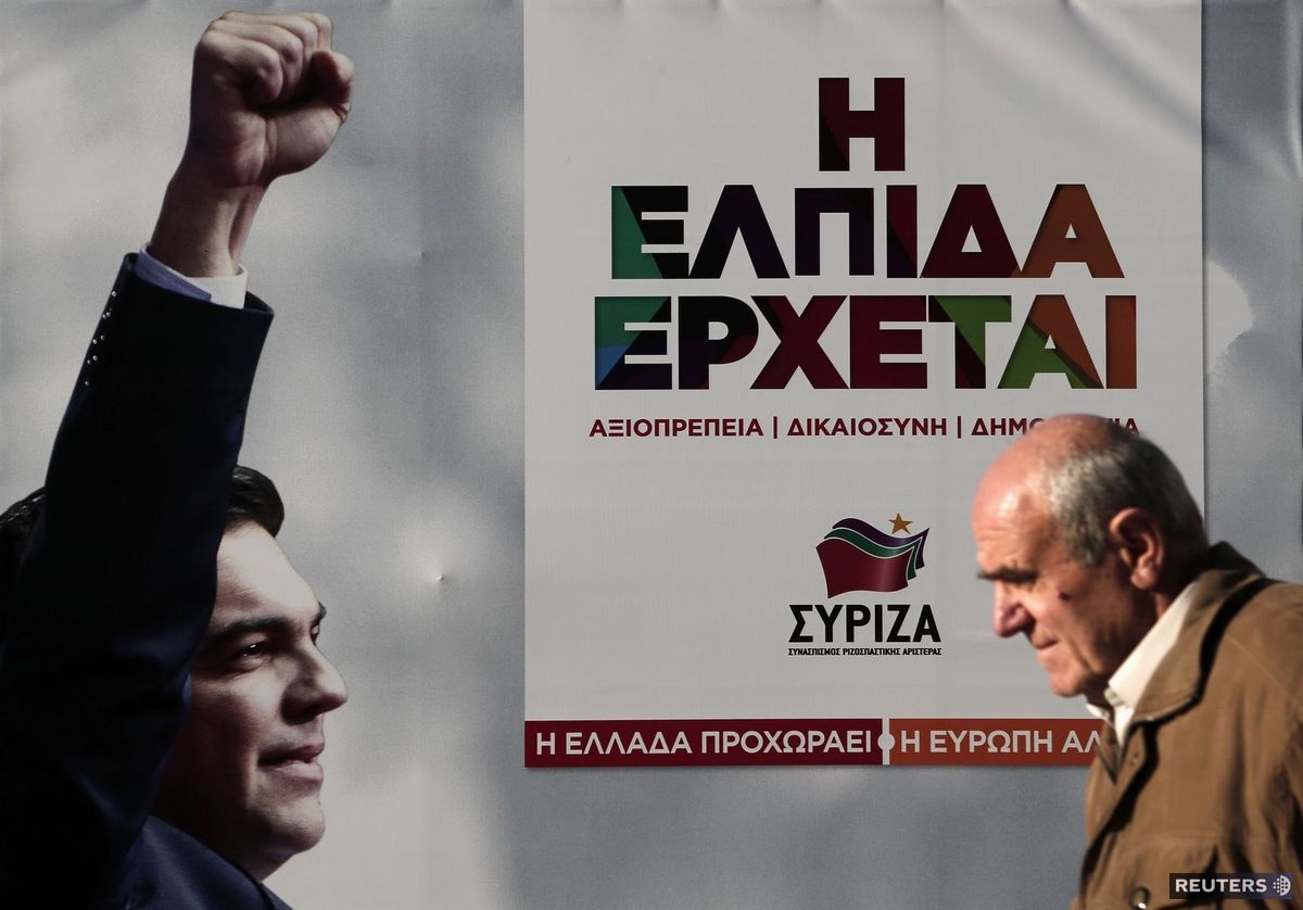 Muž prechádza okolo volebného bilbordu strany SYRIZA,
ktorá vo volebných prieskumoch vedie.