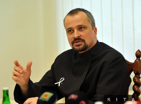 Nenávistné výroky kňaza o gejoch: Špina, zvrhlosť