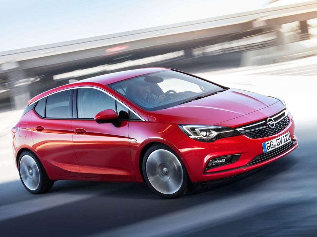 Nový Opel Astra presvedčil ľahkou konštrukciou,
úspornými motormi, ale aj matricovými LED svetlami IntelliLux, ktoré sa v
tejto triede objavujú vôbec po prvý raz.