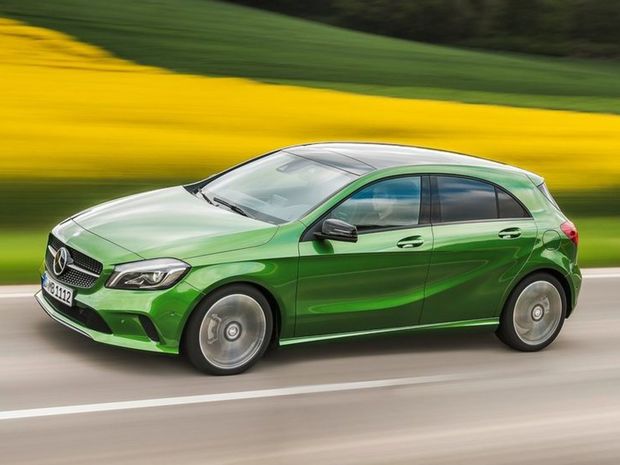 Mercedes-Benz sa dotiahol predajom 1 871 511 áut tesne za
BMW. Skvelé výsledky zaznamenali jeho kompaktné modely A, B a GLA, ale tiež
prudký rast SUV.