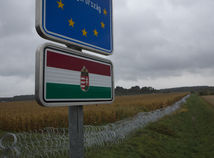 Maďarsko demontovalo drôtené prekážky na hraniciach so Slovinskom