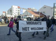 Vo Fínsku pri švédskych hraniciach sa konal protest proti migrantom