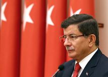 Prezidentský systém je pre Turecko správny, tvrdí Davutoglu