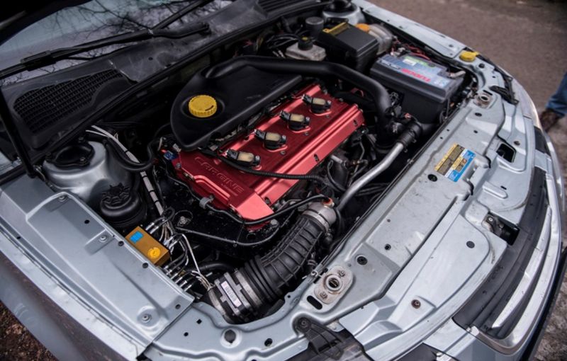 Revolučný experimentálny motor je ukrytý v nenápadnom
Saabe 9-5 Aero.