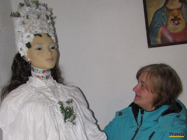 V obecnom múzeu je aj opatovská nevesta, ktorú tiež
stvorila pani Bevízová.