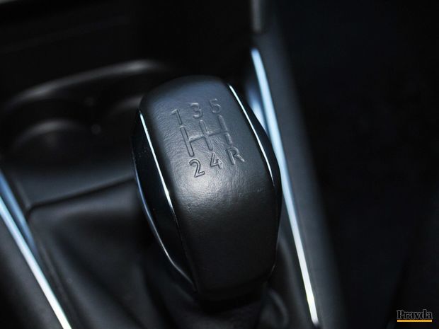 Diaľničné tempo vytáča piaty stupeň prevodovky do
oblasti 3 000 otáčok.