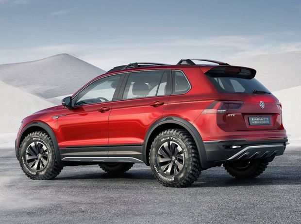 Vyšší podvozok znamená aj väčšie nábehové a
prejazdové uhly. O potrebný „grip“ sa starajú off-roadové pneumatiky s
profilom 245/70, obuté na 16-palcových diskoch.