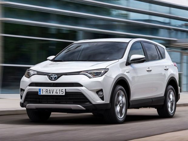 Nová Toyota RAV4 dostala prednú masku v štýle
modernizovaného Aurisu a Avensisu.