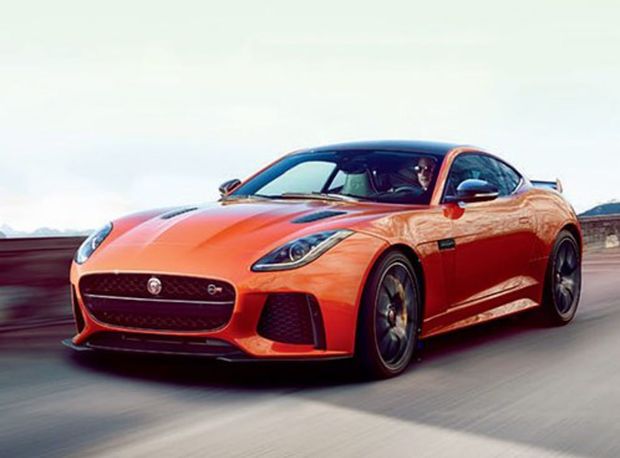 Najvýkonnejšia verzia vychádza z doteraz najsilnejšej
modifikácie F-Type R. Má však kované 20-palcové disky kolies a väčšie
sacie otvory pre prívod vzduchu k motoru a brzdám.
