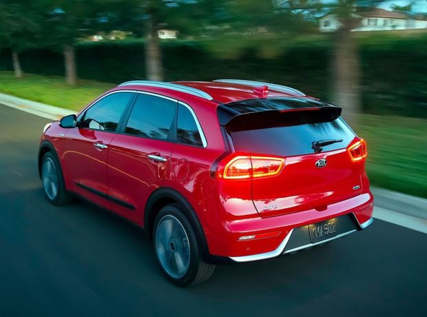 Vysoká stavba karosérie ponúkne podstatne lepšie
úžitkové vlastnosti ako sesterský liftback Hyundai Ioniq.