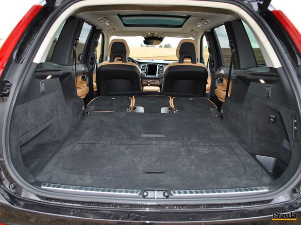 Za príplatok 1 500 eur môže byť v XC90 7 miest na
sedenie.