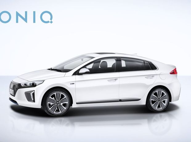 Ioniq je postavený na unikátnej platforme umožňujúcej
použiť až tri druhy ekologických pohonov.
