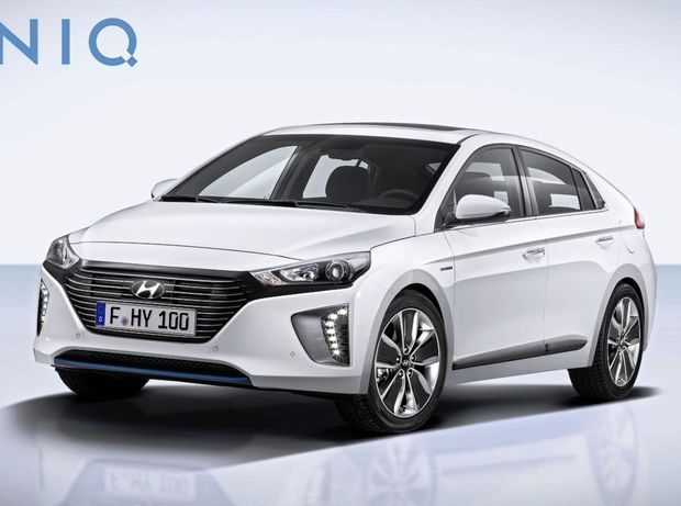 Ioniq bude sympatickým liftbackom vo formáte nižšej
strednej triedy. Veľký dôraz bol pri jeho vývoji venovaný aerodynamike.
Koeficient odporu vzduchu je len Cx 0,24.