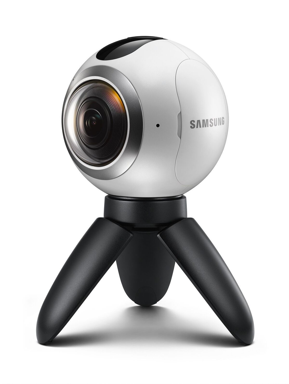 Kamera Gear 360 zachytáva videá pod plným 360-stupňovým
uhlom