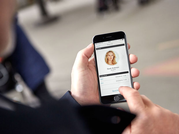 Poslaním kódu na mobil umožníte prístup k vozidlu
komukoľvek a kdekoľvek na svete.