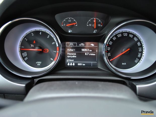 Priemerná spotreba sa pohybuje medzi 6 a 7 l/100 km. Kto chce
jazdiť úsporne, uvidí na palubnom počítači aj 5 litrový odber.