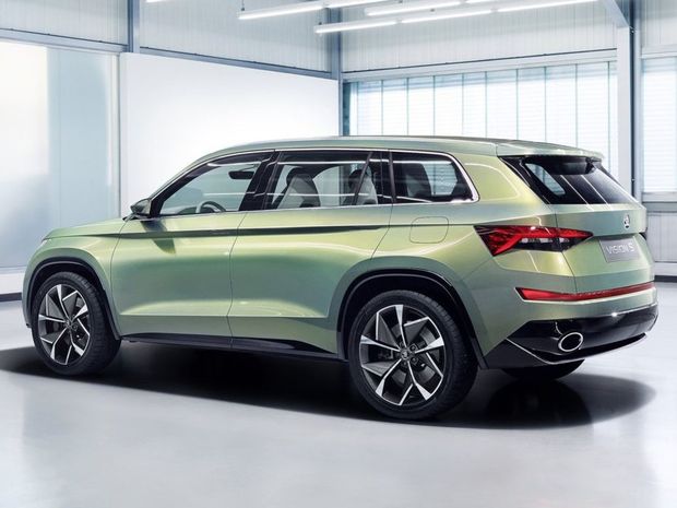 O pohon sa stará plug-in hybridná sústava s benzínovým
motorom 1,4 TSI a dvojicou elektromotorov. Jedným pre každú z náprav.