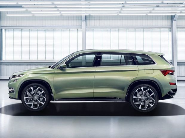 Na dĺžku má VisionS 4 700 mm, čo je približne o 21 cm
viac v porovnaní s VW Tiguan. V interiéri má totiž tri rady sedadiel.