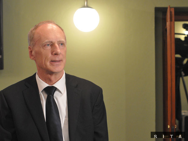 Podpredseda strany SNS Jaroslav Paška počas volebnej noci.