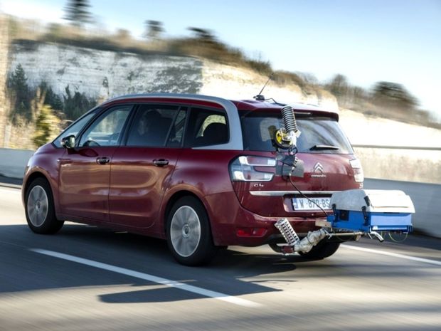 Najväčšiu odchýlku zaznamenal Citroën C4 Grand Picasso. V
reále si "potiahne" až o 55 % viac paliva.