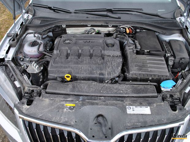 Naftový dvojliter je úsporný a výkonný. Zo subjektívneho
hľadiska ide asi o najlepšiu voľbu pre toto auto.