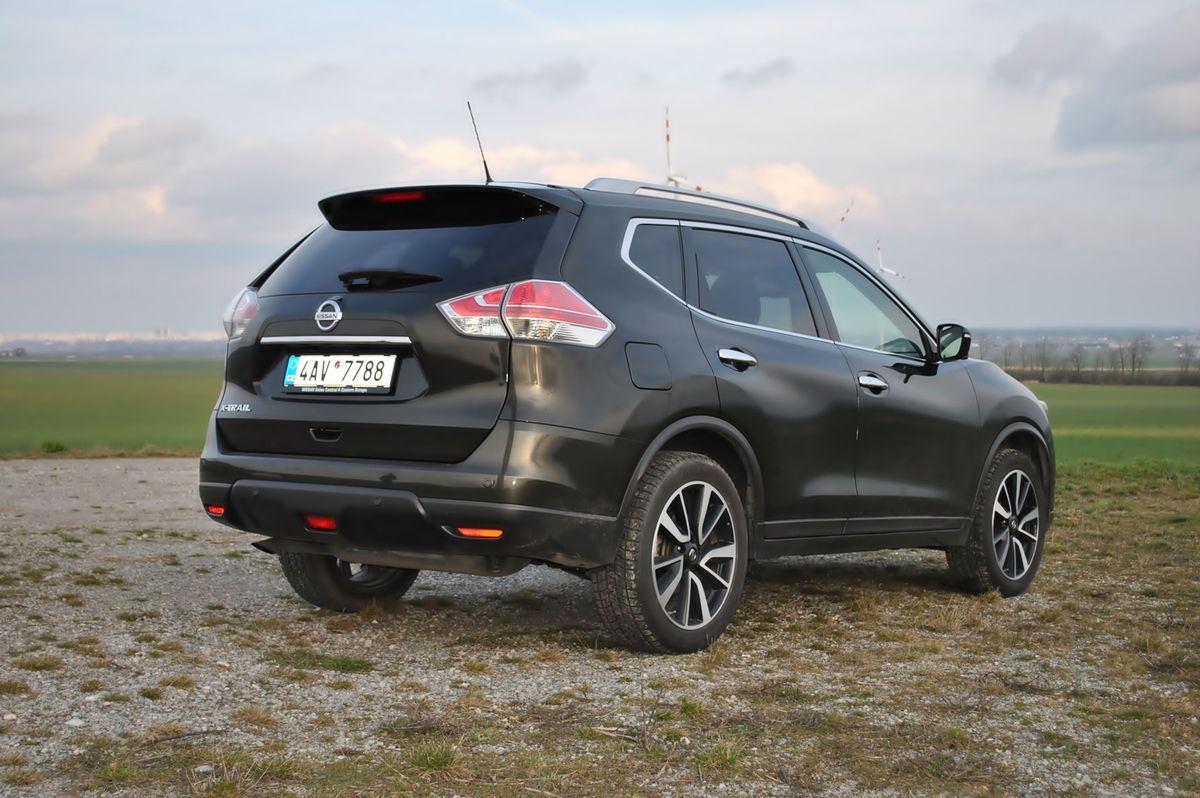 Nissan X-Trail DIG-T 160 sa viac hodí do mesta ako do
terénu. S nástrahami nespevených vozoviek si lepšie poradí naftová verzia
s pripojiteľnou zadnou nápravou.