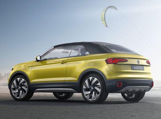 T-Cross Breeze lakovaný farbou Summer Green má na dĺžku 4
133 mm a rázvor náprav 2 565 mm. Výškou nad 1 563 mm. Plátenná strecha
ostane pravdepodobne výsadou konceptu.