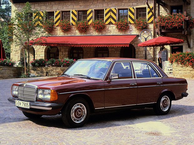 Mercedes-Benz W124 bol jedným z predchodcov súčasnej triedy
E. Vyrábal sa v rokoch 1976 až 1986. Vzniklo neuveriteľných 2,7 milióna
kusov.