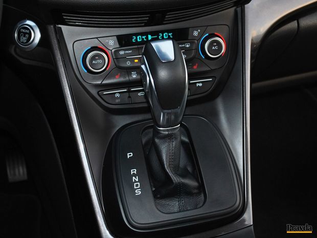 Kto chce Grand C-Max, mal by radšej uvažovať o manuálnej
prevodovke alebo o dvojspojkovom automate PowerShift, ktorý sa dodáva s 1,5
TDCi.